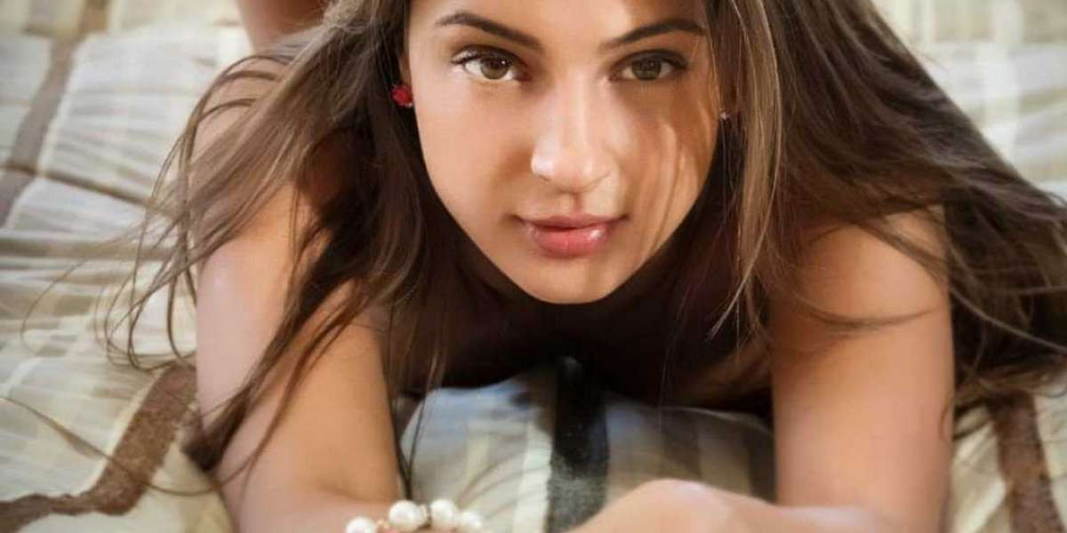 Enjoy Your Day With Our Gorgeous Housewife Call Girl from Chennai