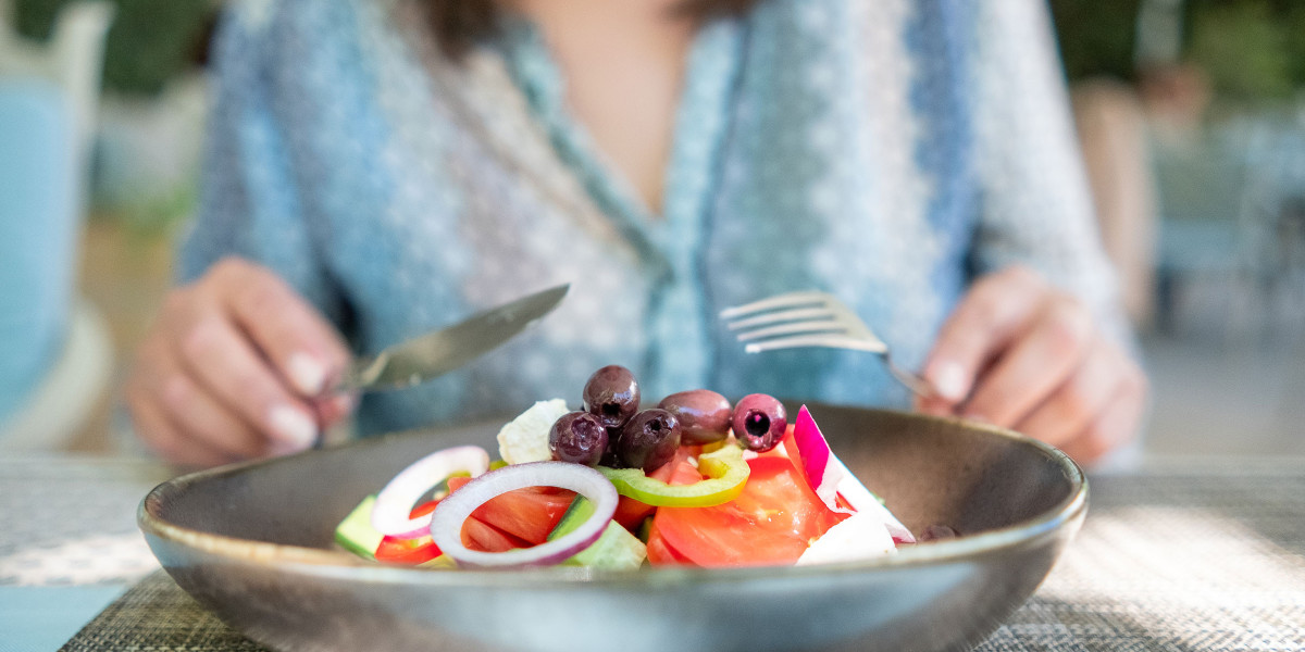 "Balanced Eating Habits: Expert Advice from a Dubai Nutritionist"