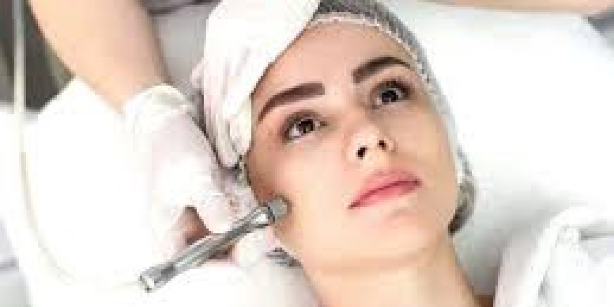 Refresh and Rejuvenate Your Skin with HydraFacial in Riyadh